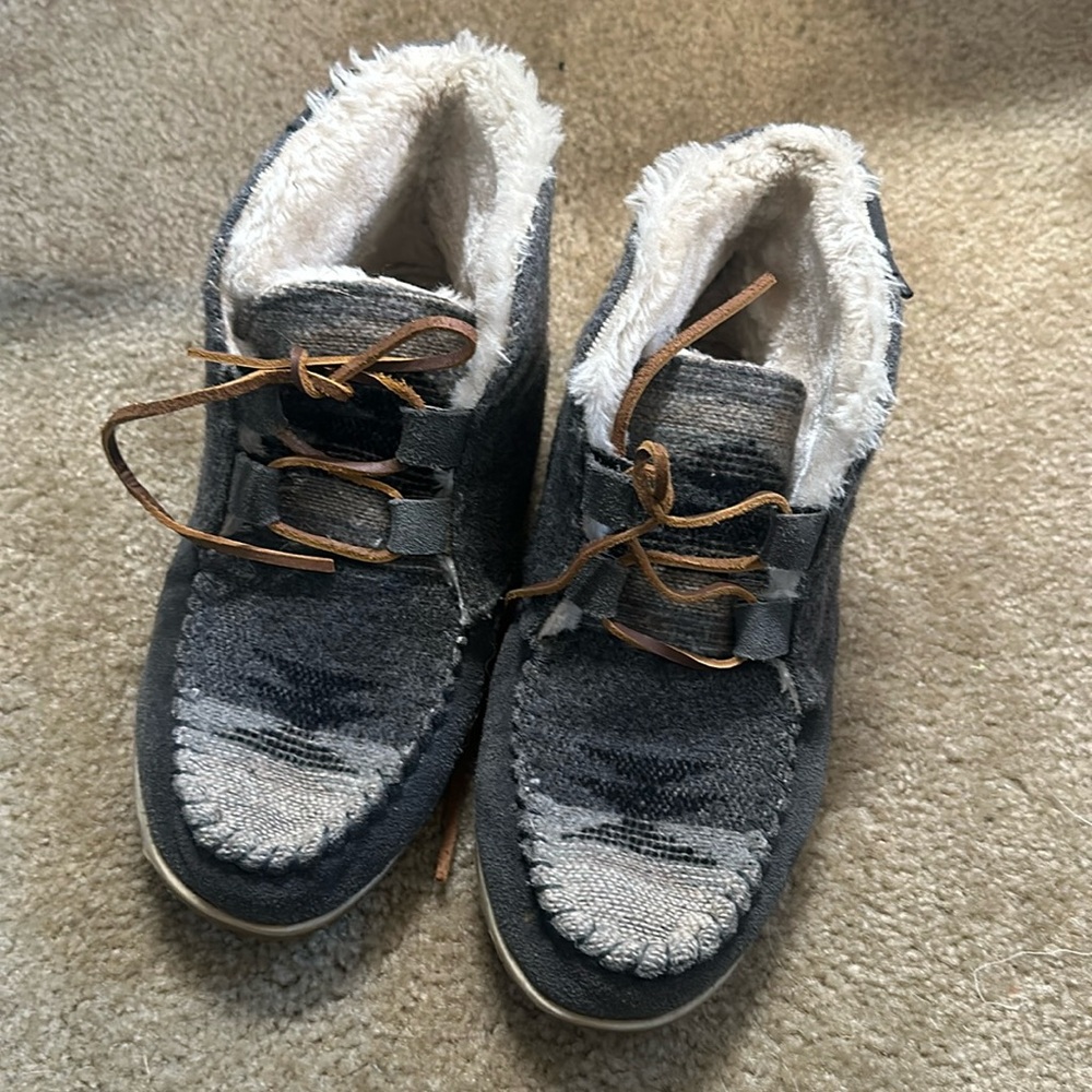 Minnetonka Slippers 8
